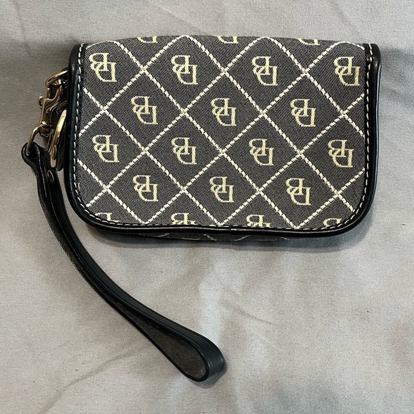 EUC Dooney and Bourke wristlet - Picture 12 of 13
